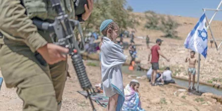 المستوطنون وسرقة ينابيع الفلسطينيين… ادعاءات «التطهر» ووكالة التغيير البيئي!