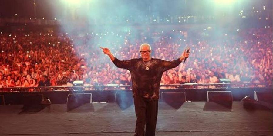 عمرو دياب من حفله في مول مصر: أنا عمري ما دخلت مول في حياتي (فيديو)